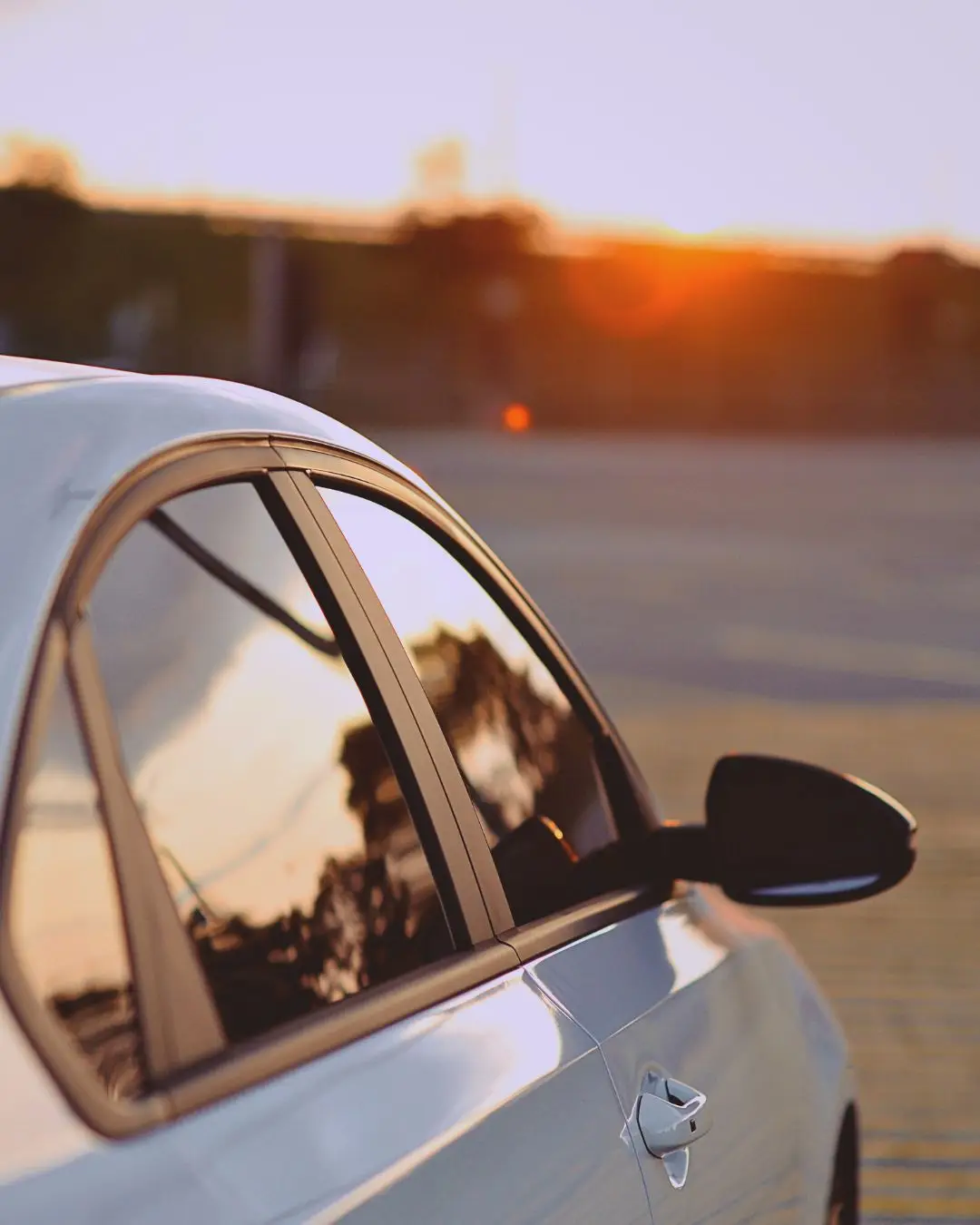 Ventana de auto con polarizado control solar instalado - Pit Stop Car Center